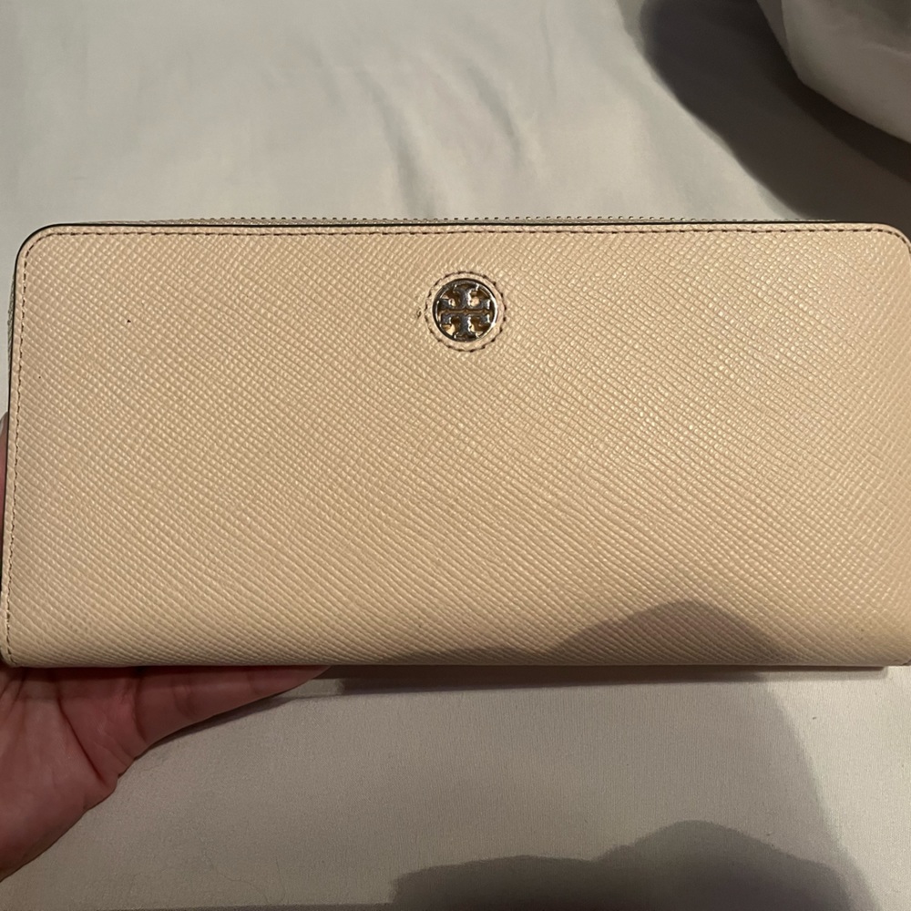 COPY - TORY BURCH ROBINSON ZIP CONTINENTAL WALLET